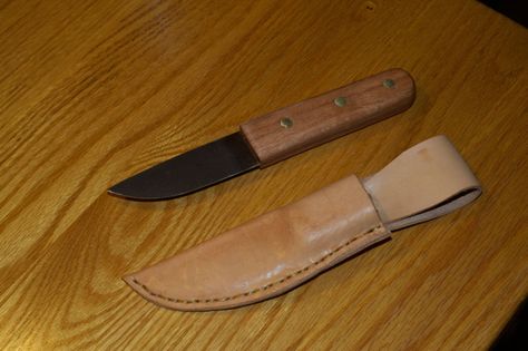 Trench Knife, Diy Knife, Art Of Manliness, Karambit Knife, Welding Table, Hard Metal, Knife Sheath, Knife Sharpening, Leather Projects