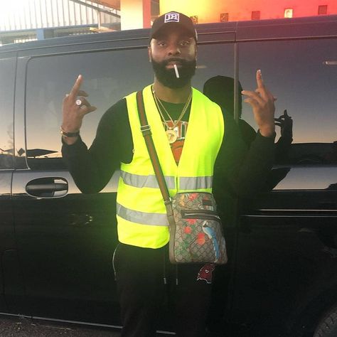 Kaaris en mode Gilet JAUNE ⚠️⛔️  #Kaaris #GiletJaune #Rap #RapFR #RapFrancais #HipHop #HipHopSpirit Pp Meme, Tumblr Birthday, Girl Bye, New Rap, Rap Fr, Pants Rack, Funny Profile, Funny Profile Pictures, Hair Humor