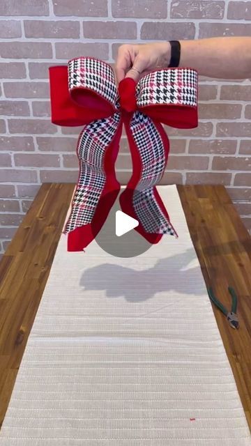 Treetime Christmas Creations on Instagram: "✨ Double Loop Bow How-To with Cassi ✨ Save this technique to use again and again! ♥️ Use this simple how-to to make amazing bows for any season ♥️ You can shop the ribbon we used linked in the video and follow us for more tips and tricks ✨ #bow #bows #bowseason #bowdecor #christmas #christmasdecor #christmasdecoration #christmasdecorations #holidaydecor #holidaydecorations #howto #howtodecorate #diy #diydecor #craft #crafty #craftymom #diycrafts #d Double Ribbon Bow Tutorial, How To Make A Big Bow With Ribbon, How To Make A Bow For A Wreath, Holiday Bows Diy, Diy Christmas Ribbon Wreath, Diy Christmas Ribbon, Double Loop Bow, Making Bows For Wreaths, Ribbon Bow Tutorial