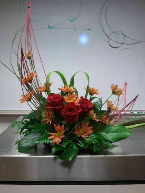 Crescent Shaped Arrangement Tropical Floral Arrangements, Very Beautiful Flowers, Church Flower Arrangements, Beautiful Flower Arrangements, Tropical Floral, Christmas Deco, Ikebana, Flower Arrangement, Flower Decorations