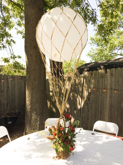 Hot Air Balloon Centerpiece Air Balloon Centerpiece, Balloon Centerpieces Diy, Wedding Table Centerpieces Diy, Hot Air Balloon Centerpieces, Hot Air Balloon Wedding, Diy Hot Air Balloons, Air Balloon Party, Balloon Centerpiece, Table Centerpieces Diy