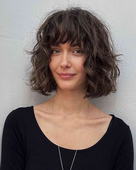 Pelo Bob Ondulado, Bob Riccio, Short Wavy Hairstyles For Women, Short Wavy Hairstyles, Bangs Wavy Hair, Wavy Bangs, Short Wavy Haircuts, Thick Wavy Hair, Wavy Haircuts