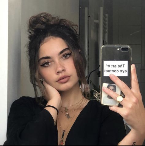 Uploaded by 𝐓.. Find images and videos about instagram, models and rare on We Heart It - the app to get lost in what you love. Uzzlang Girl, Cute Selfie Ideas, Selfie Poses, Instagram Foto, Girl Icons, Girl Face, Ulzzang Girl, Pretty Face, Aesthetic Girl