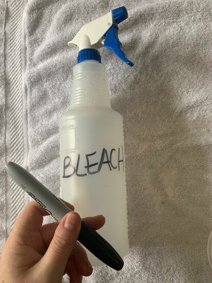 Bleach Cleaning, Huge Wine Glass, Diy Dishwasher Tablets, Homemade Bleach, Diy Bleach, Bleach Bottle, Homemade Fabric Softener, Natural Stone Counter, Bleach Water