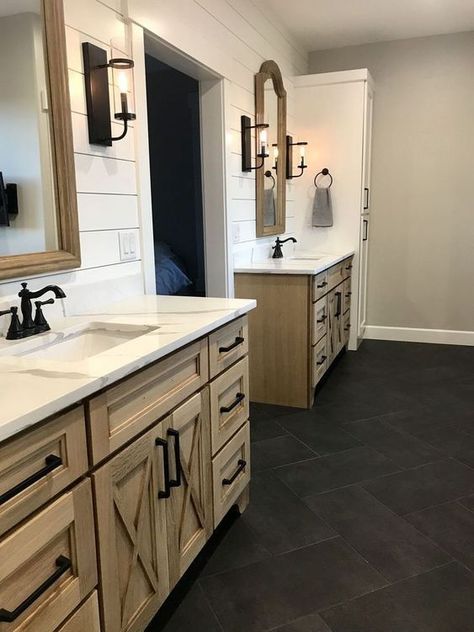 Modern Farmhouse Flooring, Makeover Kamar Mandi, Bathroom Wall Colors, Bathroom Lighting Design, Farmhouse Flooring, Trendy Bathroom, Diy Bathroom Decor, Farmhouse Bathroom Decor, Rustic Bathroom