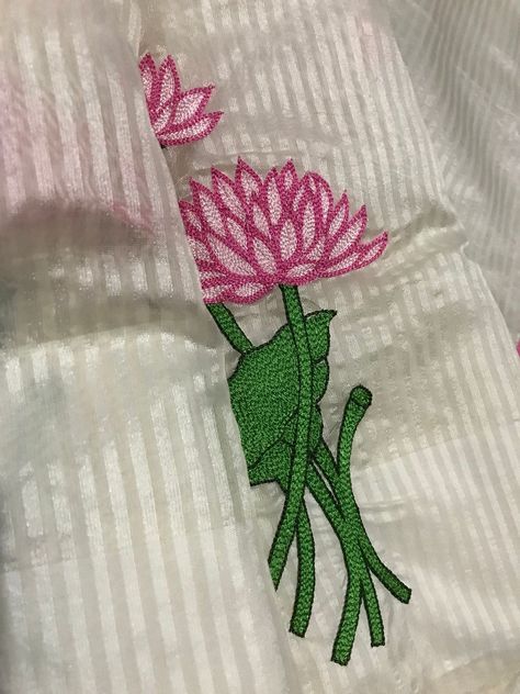 Lotus Embroidery Design Blouse, Lotus Saree, White Silk Saree, Lotus Motifs, Lotus Motif, Aesthetic Paintings, Leaves Embroidery, Saree Pallu, Design Saree