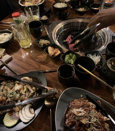 Korean Nightlife Aesthetic, Korean Barbecue Aesthetic, Korean Barbeque Aesthetic, Kbbq Korean Aesthetic, Korean Dinner Aesthetic, Korean Bbq Aesthetic, Eva Aesthetic, Korean Bar, Hbcu Fashion