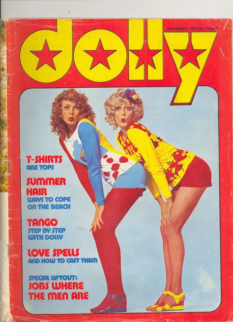 Dolly magazine, November 1971 60s Magazine, Dolly Magazine, 70s Fashion Outfits, Media Magazine, Old Magazine, Fashion Magazines, Old Magazines, 1970s Fashion, Polly Pocket