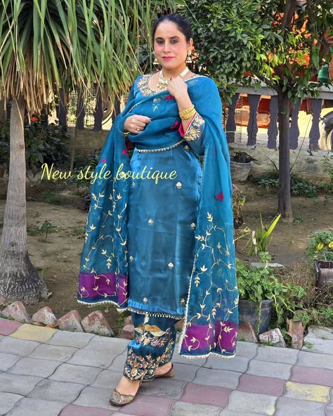 Designer Punjabi Suits, Suits Design, Punjabi Suit, Embroidery Suits Design, Boutique Dress Designs, Embroidery Designs Fashion, Embroidery Suits, Hand Embroidery Design, Boutique Fashion