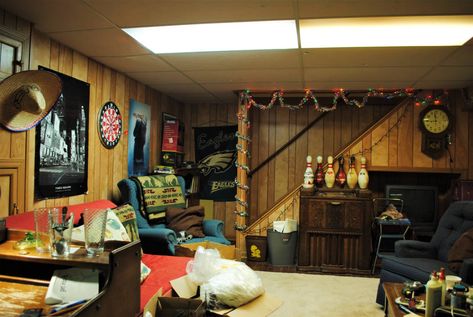 1980's Basement Rec Room by BardaWolf on DeviantArt 80s Basement Aesthetic, Basement Hangout Room Aesthetic, 80s Inspired Living Room, 80s Suburban Home, Basement Room Aesthetic, Frat House Interior, 90s Basement, 1980s Room, 80s Basement