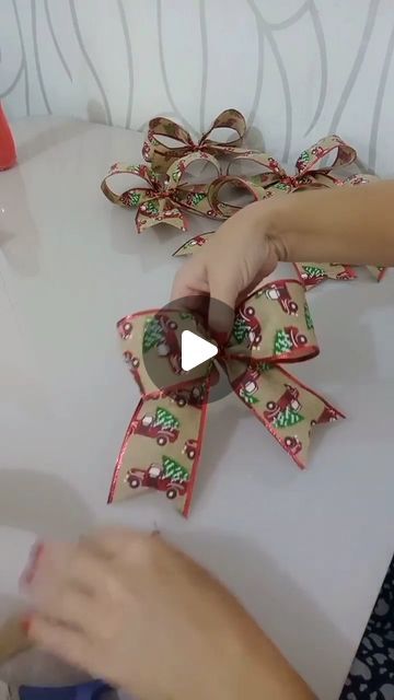 Holiday Bows Diy, Cricut Bows, Making Bows For Wreaths, How To Make A Ribbon Bow, Diy Gift Bow, Christmas Ribbon Crafts, Christmas Gift Bow, Bow Making Tutorials, Diy Wreath Bow