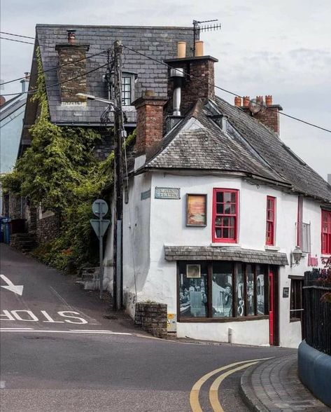 Ireland Pubs, Ireland Culture, Ireland Aesthetic, Best Of Ireland, Ireland Road Trip, County Cork Ireland, County Cork, Cork Ireland, Winding Road