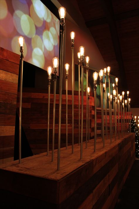 Edison Bulb Stage Design, Candlelight Service Church, Outside Stage Design, Church Stage Design Christmas, Church Stage Christmas, Simple Stage Design, Stage Design Ideas Creative, Christmas Set Design, Wall Design Outdoor