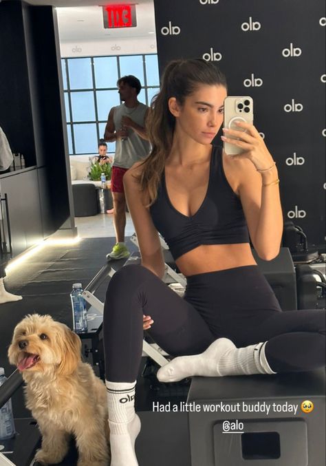 insta: cindymello Alo Gym Outfit, Gym Outfit Girl, Active Fits, Alo Yoga Outfit, Fancy Gym, Ootd Gym, Gym Ootd, Pilates Outfit, Outfit Sport