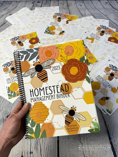 Homestead Business Ideas, Homestead Binder, Garden Binder, Homestead Management, Planner For School, Garden Homestead, Diy Binder, Table Planner, Farm Business