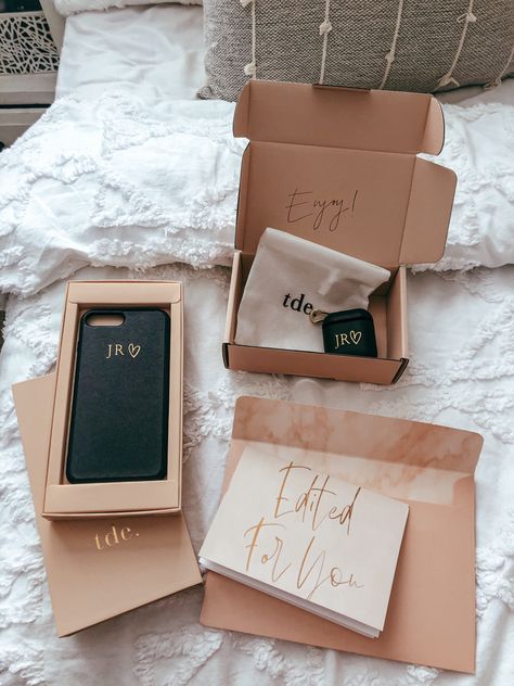 Phone Case Packaging Design, Phonecase Packaging Ideas, Phone Case Packaging Ideas, Phone Case Packaging, Brownies In A Jar, Gift Baskets For Him, Flower Factory, Phone Packaging, Phone Case Aesthetic