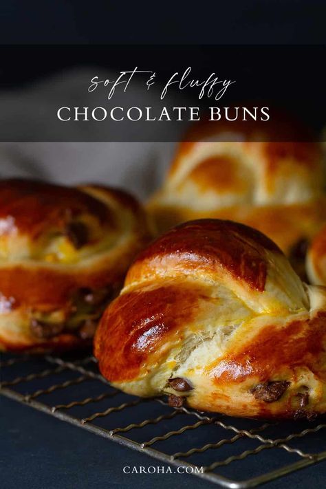 Chocolate Chip Brioche Buns, Chocolate Brioche Buns, Sweet Brioche Buns, Chelsea Buns Recipe, Chocolate Bun Recipe, Chocolate Chip Brioche, Chocolate Bun, Cc Cookies, Chocolate Buns