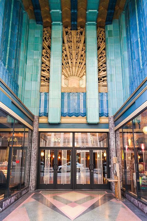 Eastern Columbia Building entrance, Los Angeles Art Deco Arquitectura, Eastern Columbia Building, Los Angeles Bucket List, Arte Art Deco, Art Deco Doors, Art Deco Hotel, Building Entrance, Art Deco Interior Design, Art Deco Buildings