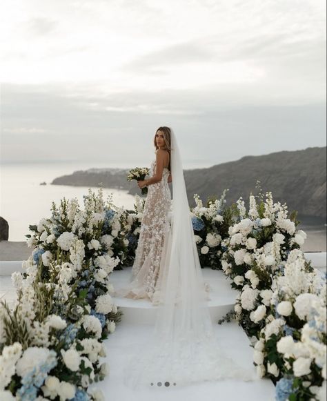 Bride Dress Party, Postweddingshoot Ideas, Greece Wedding Aesthetic, Greek Style Wedding, Villa Balbiano Wedding, Aesthetic Beach Wedding, Classy Wedding Ideas, Wedding Dinner Table Setting, Santorini Greece Wedding