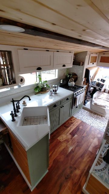 Bus Remodel, School Bus Tiny House, School Bus Camper, New Mobile Homes, Bus Living, Mobile Living, Bus House, Van Life Diy, Bus Life