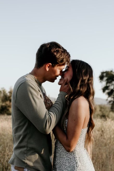 Photos To Take With Your Boyfriend Relationship Goals, Teenage Couple Photoshoot Aesthetic, Fun Pictures With Boyfriend, Couple Photoshoot Ideas Teenage, Boyfriend And Girlfriend Pictures Professional, Shy Boyfriend Couple Pictures, Photoshoot Boyfriend And Girlfriend, Pictures To Take With Your Boyfriend Photo Shoot, Cute Picture Poses With Boyfriend