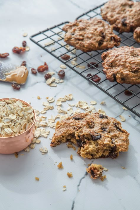 Oatmeal Cookies Photography, Baked Goods Photography Food Styling, Cookie Photoshoot Ideas, Cookies Photography Ideas Inspiration, Cookie Photography Styling, Cookies Photography Styling, Photography Cookies, Cookie Photography, Cookies Photography