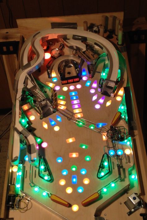 Pin Ball Machine Diy, Pinball Machines Diy, Diy Pinball Machine, Diy Pinball, Pinball Diy, Pinball Art, Maker Labs, Circle Geometry, Arcade Room