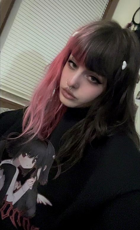 Black And Light Pink Hair, Alt Hairstyles, Egirl Hair, Micro Bangs, Haircut Idea, Short Dyed Hair, Light Pink Hair, Best Hair Dye, Split Dyed Hair