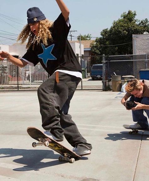 Skate Clothes Skater Style, West Coast Skater Style, 2000s Skater Fashion Men, 90s Skater Boy Fashion, Skater Punk Outfits, Skate Punk Style, 90s Skater Outfits, Skating Fits, Mid 90s Aesthetic