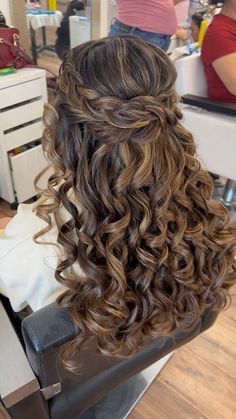 Half Updo Prom Hairstyles, Long Hair Curled Hairstyles Prom Half Up Half Down, Prom Curls Hairstyles, Prom Hairdos Half Up Half Down, Prom Hair Looks Half Up Half Down, Sweet 16 Half Up Half Down Hairstyles, Curly Hairstyles For Homecoming Curls, Prom Hairstyles Half Up Half Down Curly Braids, Bridesmaid Hair Ideas Down Curly