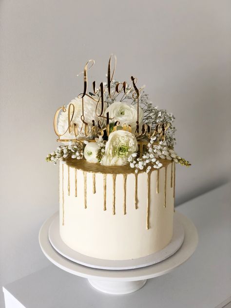 Cake Designs Gold And White, Cake White And Gold, White And Gold Cakes, 18th Birthday Cake White And Gold, Gold White Cake Birthday, 18th Birthday Cake Gold, Gold And White Birthday Cake, White And Gold 70th Birthday Cake, Torte Gold