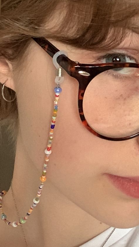 Aesthetic Glasses Chain, Diy Beaded Glasses Chain, Glasses Strap Aesthetic, Glasses Accessories Chain, Diy Glasses Chain, Glasses Chain Aesthetic, Glasses Chain Diy, Glasses Jewelry, Beaded Glasses Chain