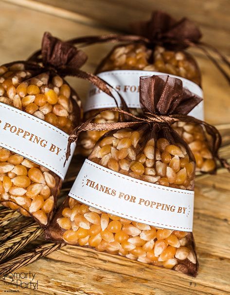 Gourmet Popcorn Bar, Popcorn Party Favors, Bridal Shower Favors Cheap, Popcorn Wedding Favors, Fall Party Favors, Popcorn Wedding, Sweet Wedding Favors, Favors Ideas, Cheap Favors