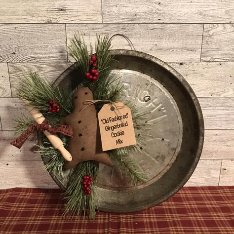 Gingerbread Home Decor, Gingerbread Pie, Primitive Valentine Crafts, Easy Primitive Crafts, Primitive Gingerbread Men, Wood Gingerbread, Primitive Gingerbread, Stacking Boxes, Primitive Country Christmas