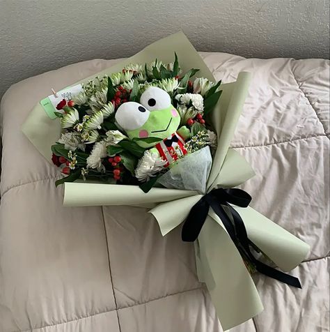 Keroppi Bouquet, Frog Bouquet, Anime Bouquet, Sanrio Graduation, Plushie Bouquet, Sanrio Bouquet, Ribbon Flowers Bouquet, Fancy Flowers, Ribbon Bouquet