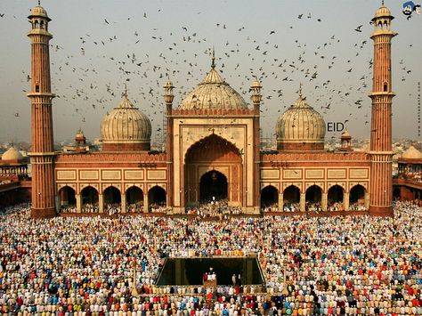 jama mosque in delhi New Delhi Railway Station, History Collage, Jama Masjid Delhi, Door To Heaven, Gothic Architecture Drawing, Golden Triangle India, Delhi Hotel, Beautiful Mosque, Spiritual Pictures