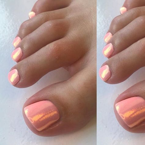 LOVE this peach gel with mermaid glitter combination‍♀️✨ #mermaidglitter #geltoes #summertoes #pedi #gelpolish Cheetah Ombre Nails, Peach Ombré Nails, Pedi Ideas, Mermaid Glitter, Toe Nail Designs, Toe Nail Art, Pedicures, Nail Art Summer, Nail Arts