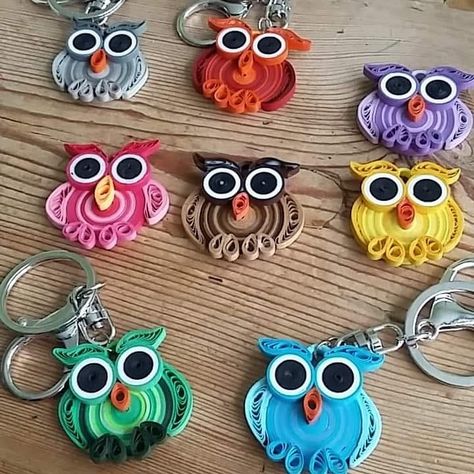 Quilling Owl Pattern, Cute Quilling Ideas, Paper Quilling Owl, Paper Quilling Keychain, Quilling Bookmarks Ideas, Kviling Ideas, Quilled Bookmarks, Quilling Bookmarks, Diy Quilling Earrings