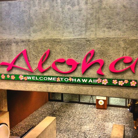 Hawaii welcome sign! Welcome To Hawaii Sign, Hawaii Sign, Welcome To Hawaii, Hawaii Resorts, Scenic Places, Oc Board, Hawaii Party, State Signs, Blue Hawaii