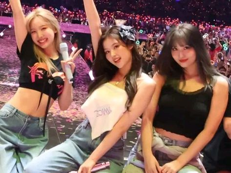 Nayeon Sana, Momo Twice, Sana Momo, Twice Sana, Kpop Girls, Fan, Concert