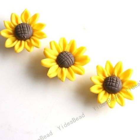 Mini girasoles (polymer clay). Clay Sunflowers, Fairy Collection, Clay Magnets, Fimo Polymer Clay, Clipping Path Service, Bracelet For Her, Photo Restoration, Polymer Clay Diy, Drop Shadow