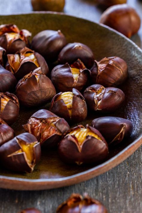 Roasted Chestnuts Recipe - How to Roast Chestnuts in the Oven Roasted Chestnuts Oven, Spiced Hot Chocolate Recipe, Easy Holiday Side Dishes, Oven Food, Chestnut Recipes, Winter Snack, Ham Glaze Recipe, Blue Cheese Dip, How To Roast