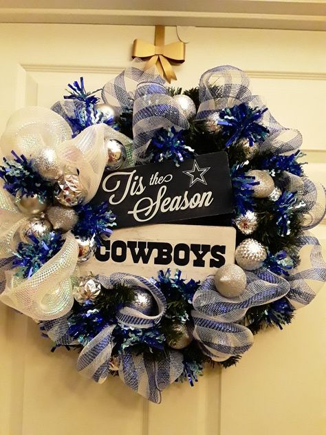 Dallas Cowboy Wreaths, Dallas Cowboys Christmas Decorations, Dallas Cowboys Wreath Diy, Dallas Cowboys Christmas Tree Ideas, Cowboy Christmas Tree Ideas, Dallas Cowboys Christmas Tree, Sport Wreaths, Dallas Cowboys Crafts, Window Frame Crafts