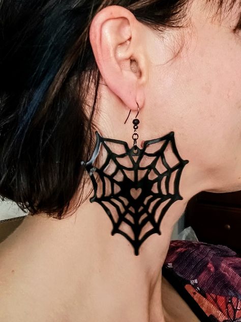 Gothic Wedding Jewelry, Stile Punk Rock, Laser Cut Halloween, Web Heart, Spider Web Earrings, Halloween Witch Costume, Ear Stretching, Spider Queen, Heart Accessories