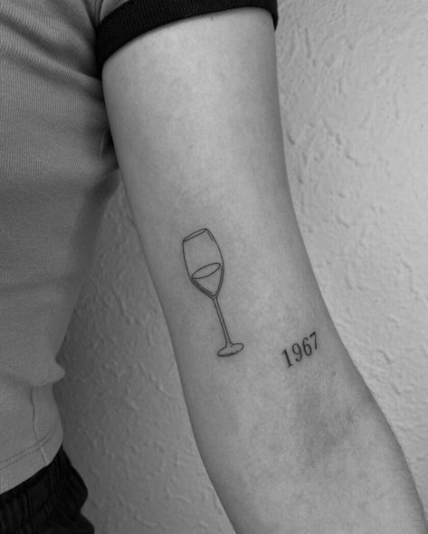 Year Tattoos, Wine Glass Tattoo, Wine Tattoo, Glass Tattoo, Food Tattoos, Mouthwatering Food, Friendship Tattoos, Stylist Tattoos, Classy Tattoos