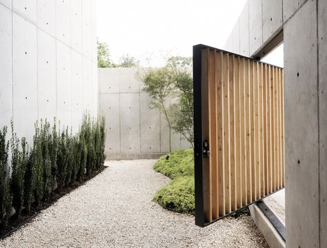 Gallery of Concrete Box House / Robertson Design - 5 Japanese Inspired Home, European Garden, Box House, Casa Country, Japanese Minimalism, Concrete Home, Garden Designer, Concrete House, Box Houses