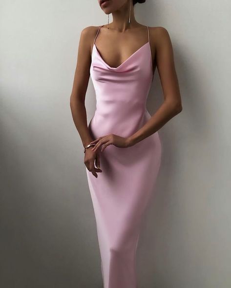 Pink Dress Outfits, Grown Women, Chic Blouses, Flowing Dresses, Grad Dresses, Graduation Outfit, Dressy Outfits, Party Dress Long, Fancy Dresses