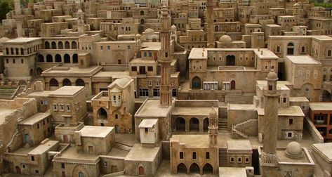 Mardin Castle to be open for tourism Middle Eastern Village, Minecraft Middle Eastern House, Middle East Building, Middle Eastern Buildings, Ancient Middle Eastern Architecture, Middle East House, Middle Eastern Palace, Fire Architecture, Dnd Tabaxi