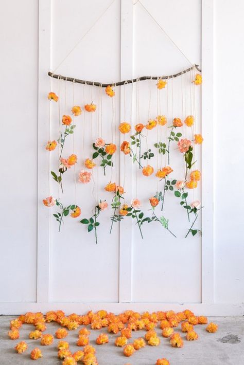 Diy Flower Wall, Yellow Carnations, Fleurs Diy, Flower Picks, Deco Nature, Hanging Plants Indoor, Flower Wall Backdrop, בר מצווה, Hanging Flowers