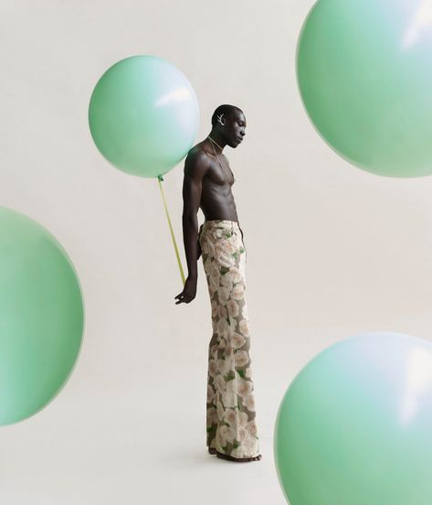 Friendship Jealousy, Other Wordly, Balloons Photography, Studio Photography Fashion, Photographie Portrait Inspiration, Le Male, Photography Styling, Fashion Photography Inspiration, Studio Shoot